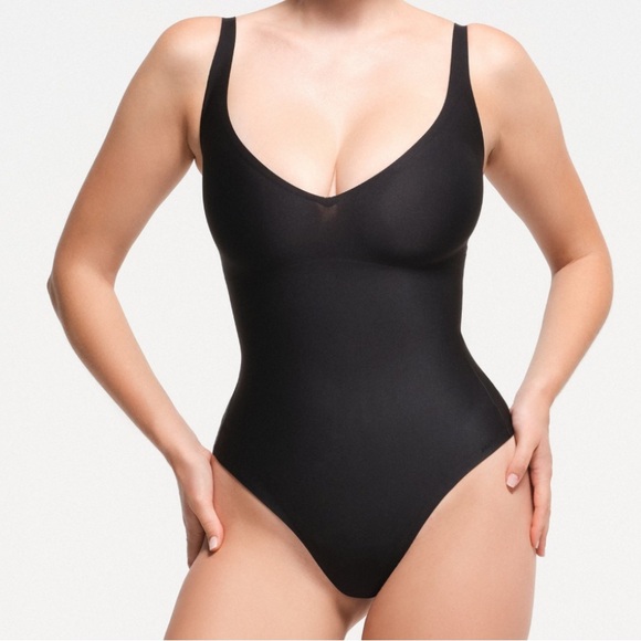 SKIMS Core Sculpt Plunge Thong Bodysuit/ Shapewear - Picture 2 of 7